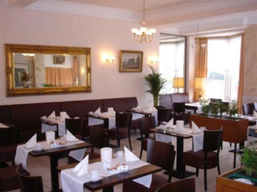 Rhein-Hotel Андернах Екстериор снимка