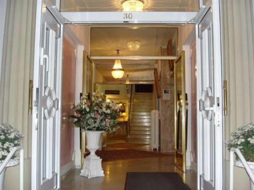 Rhein-Hotel Андернах Екстериор снимка