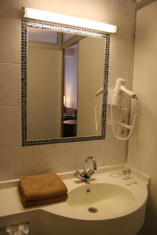 Rhein-Hotel Андернах Екстериор снимка