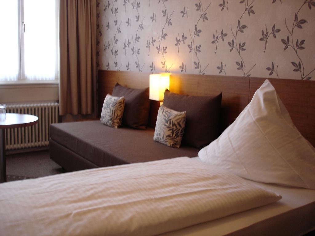 Rhein-Hotel Андернах Екстериор снимка