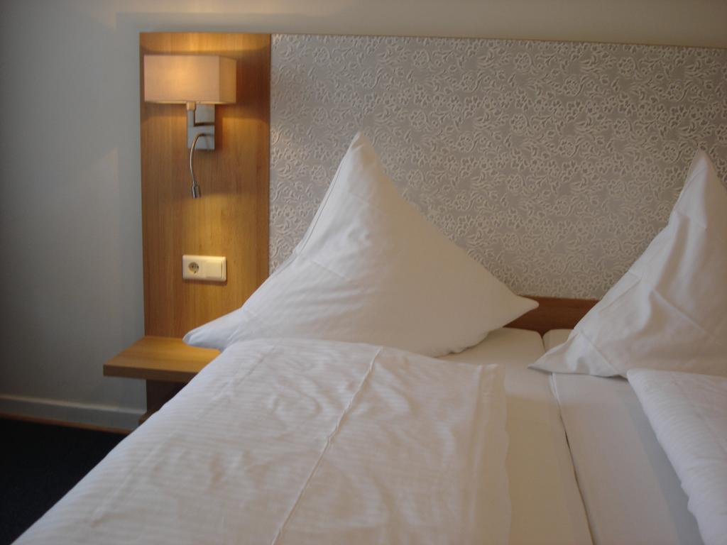 Rhein-Hotel Андернах Екстериор снимка