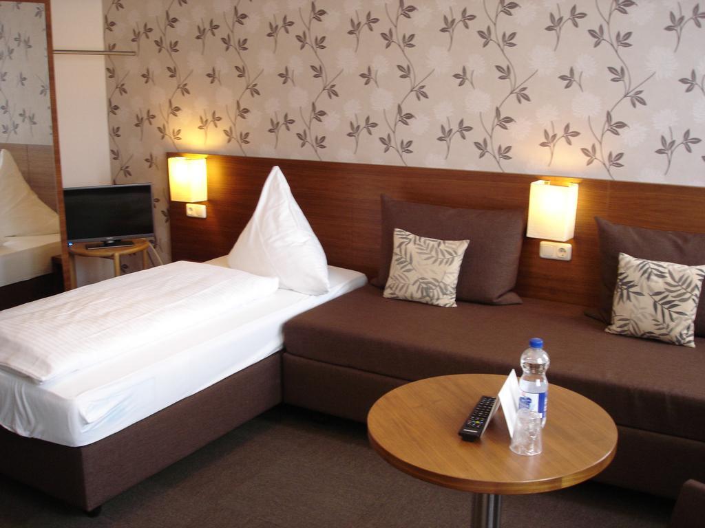 Rhein-Hotel Андернах Екстериор снимка