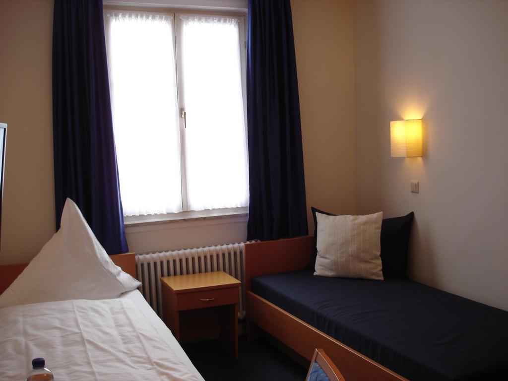 Rhein-Hotel Андернах Екстериор снимка