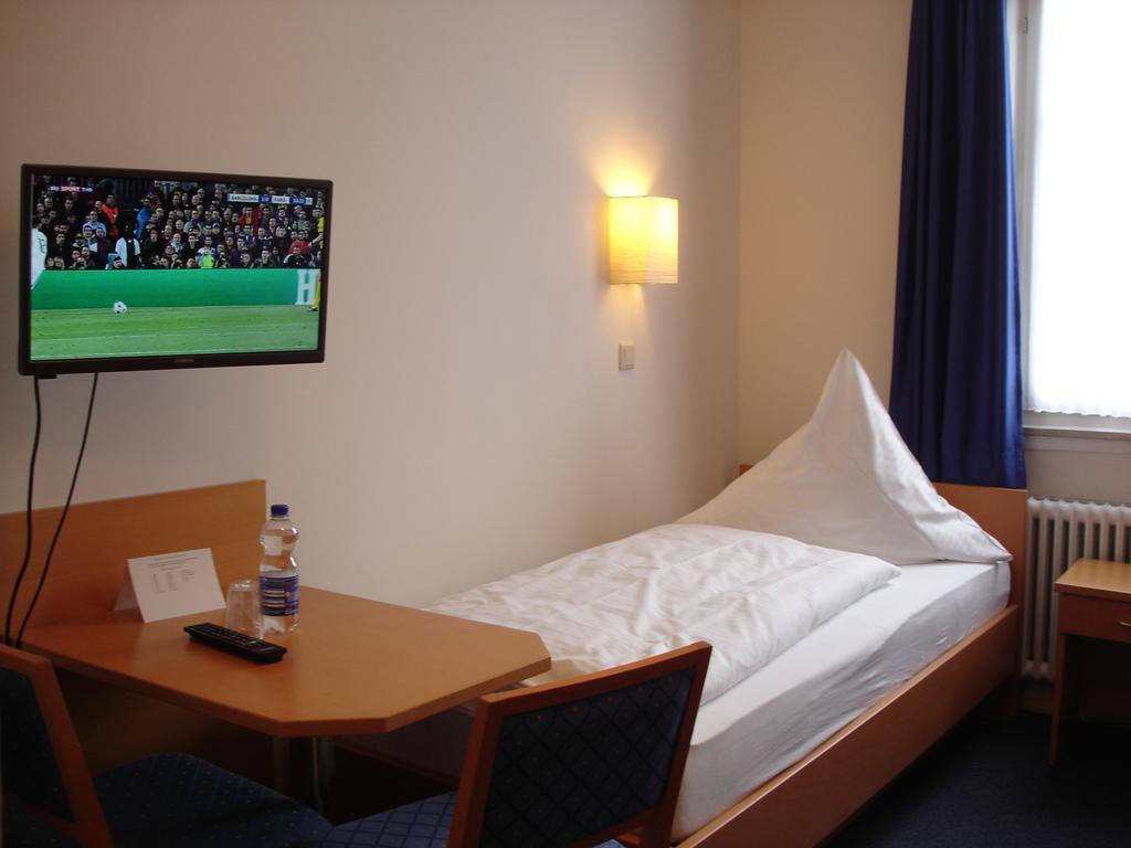 Rhein-Hotel Андернах Екстериор снимка