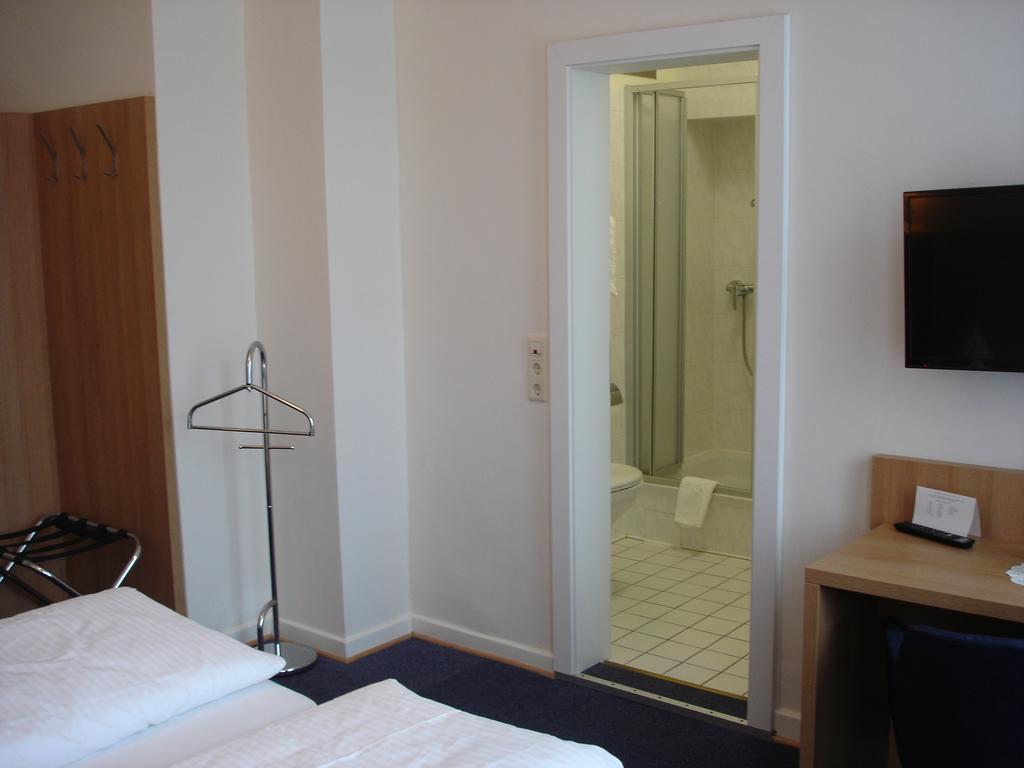 Rhein-Hotel Андернах Екстериор снимка