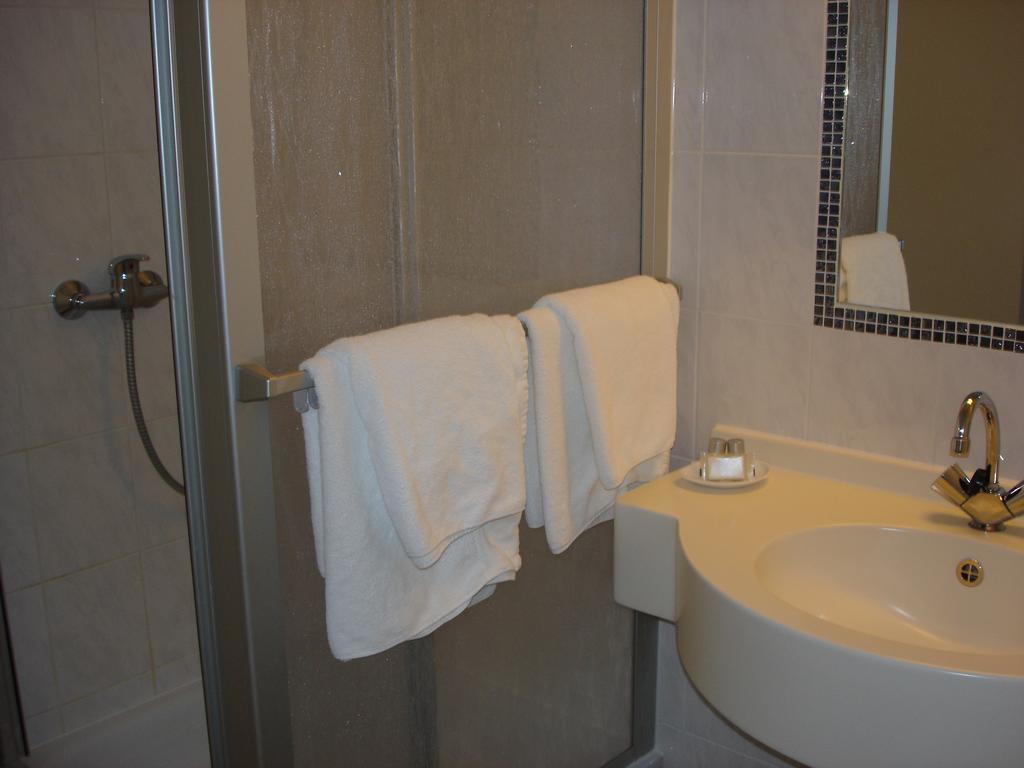 Rhein-Hotel Андернах Екстериор снимка